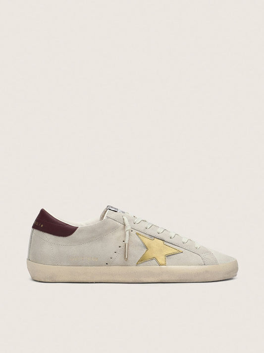 Super-Star CNY pour femme en daim ivoire avec étoile en cuir métallisé et contrefort en cuir